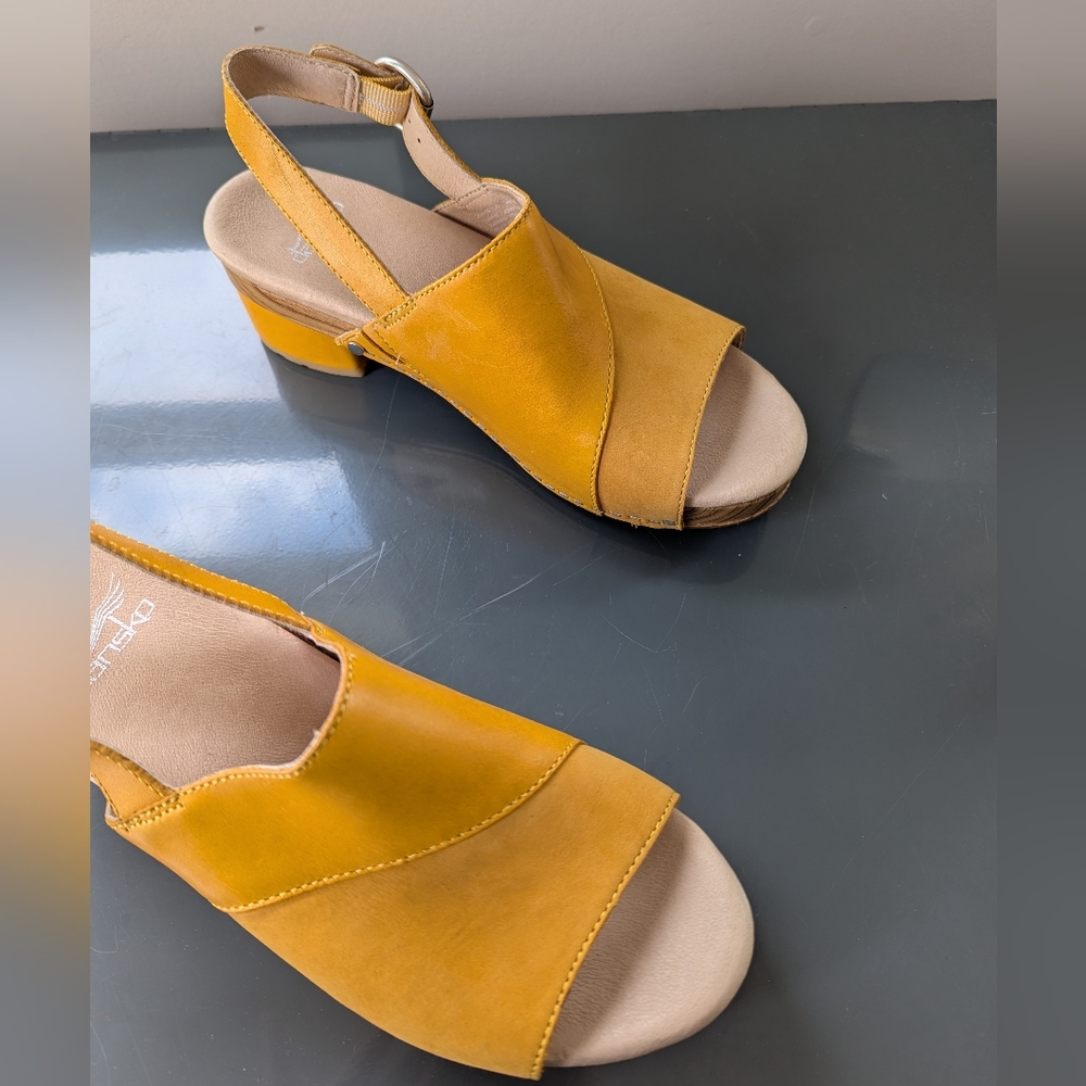 Dansko Madalyn Sandal Mustard Yellow Women's 38‎ - Picture 3 of 16